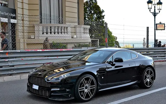 Aston Martin AMV8