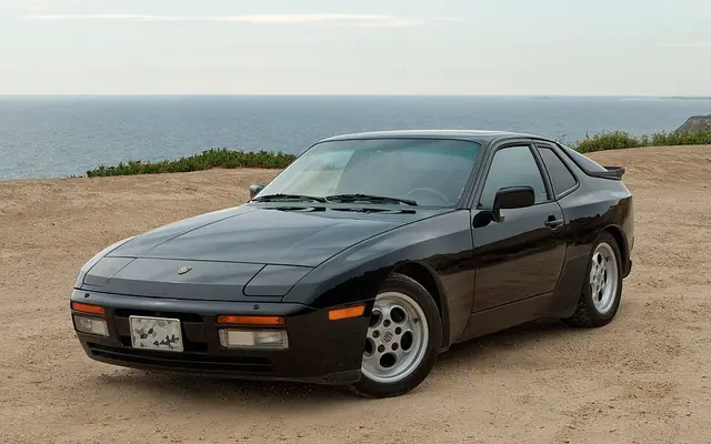 Porsche 944